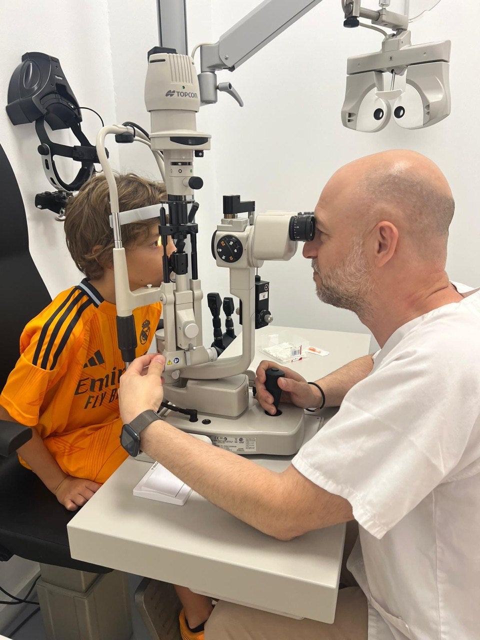 Los sanitarios del Grupo Policlínica recomiendan revisiones oftalmológicas anuales en la infancia y de forma prioritaria con el comienzo del curso Los sanitarios del Grupo Policlínica recomiendan revisiones oftalmológicas anuales en la infancia y de forma prioritaria con el comienzo del curso