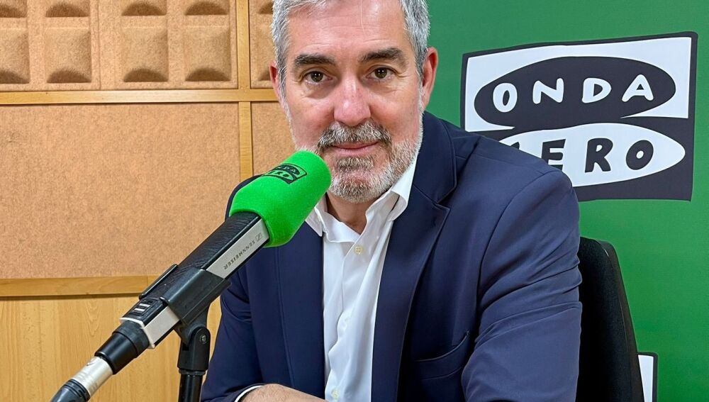 Fernando Clavijo, Presidente del Gobierno de Canarias en el transcurso de la entrevista en Más de Uno Canarias 
