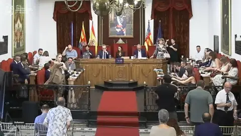 Pleno municipal extraordinario en el que se ha abordado el proyecto de tranvía en Elche. Pleno municipal extraordinario en el que se ha abordado el proyecto de tranvía en Elche.