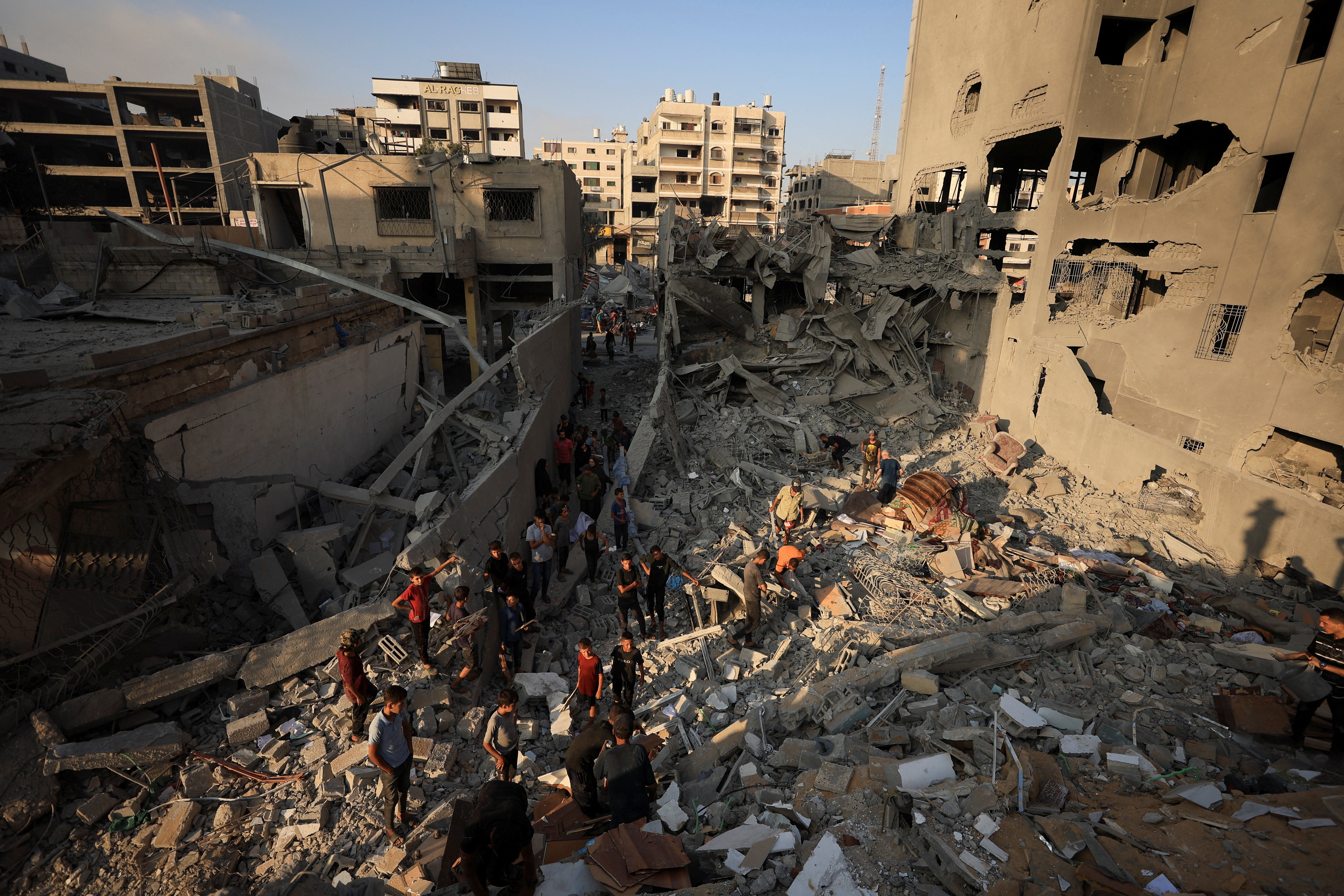 Raúl Incertis, médico anestesista en Gaza: "He perdido la cuenta de los niños que he atendido" Raúl Incertis, médico anestesista en Gaza: "He perdido la cuenta de los niños que he atendido"