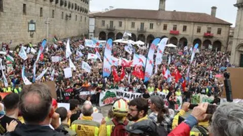Imaxe da manifestación ao seu remata na praza da Quintana. Foto: CiG Manifestación incendios
