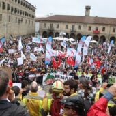 Imaxe da manifestación ao seu remata na praza da Quintana. Foto: CiG