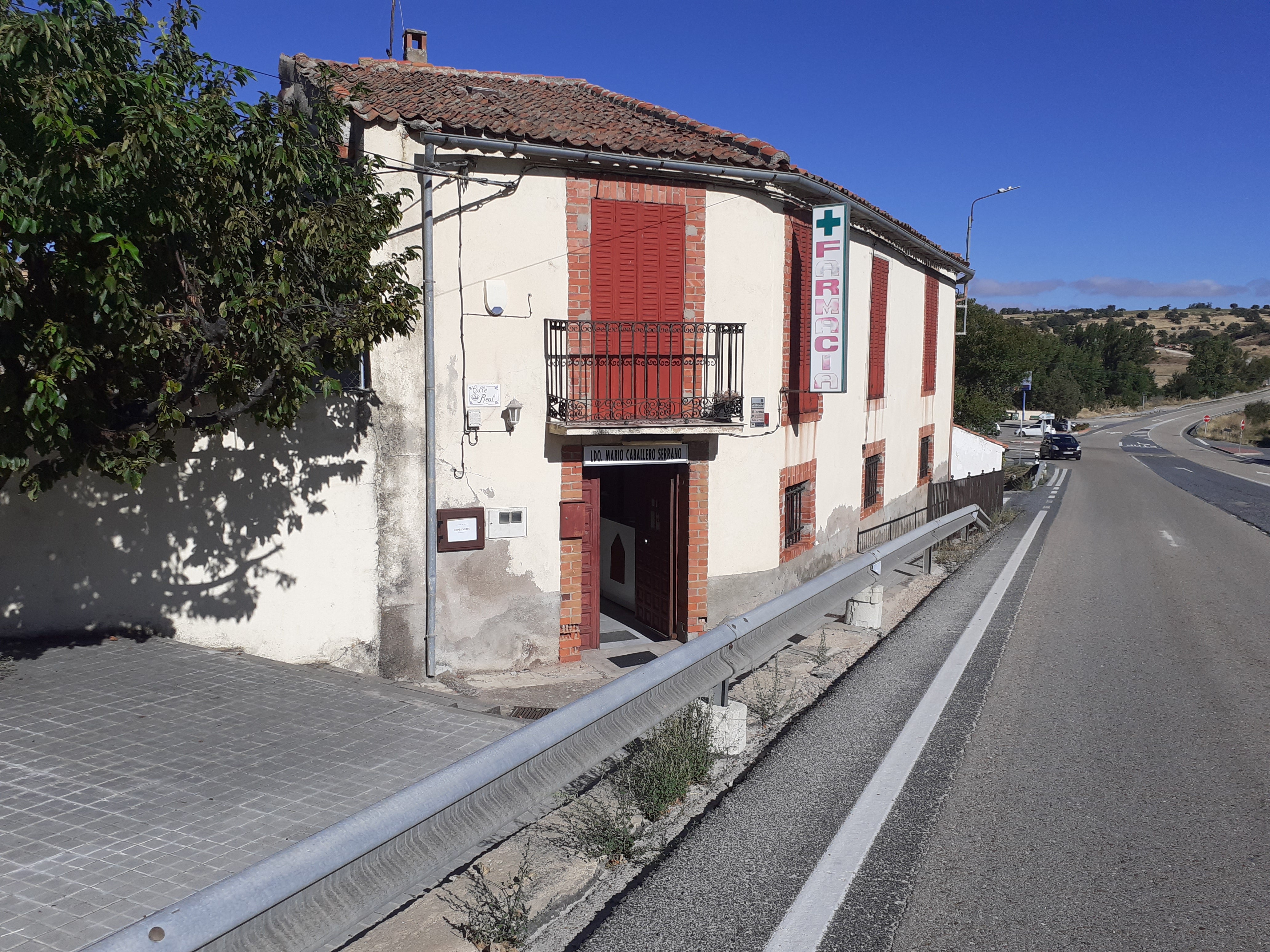 Los vecinos de Cerezo de Abajo han recogido firmas para pedir el arreglo del edificio que alberga la farmacia Los vecinos de Cerezo de Abajo han recogido firmas para pedir el arreglo del edificio que alberga la farmacia
