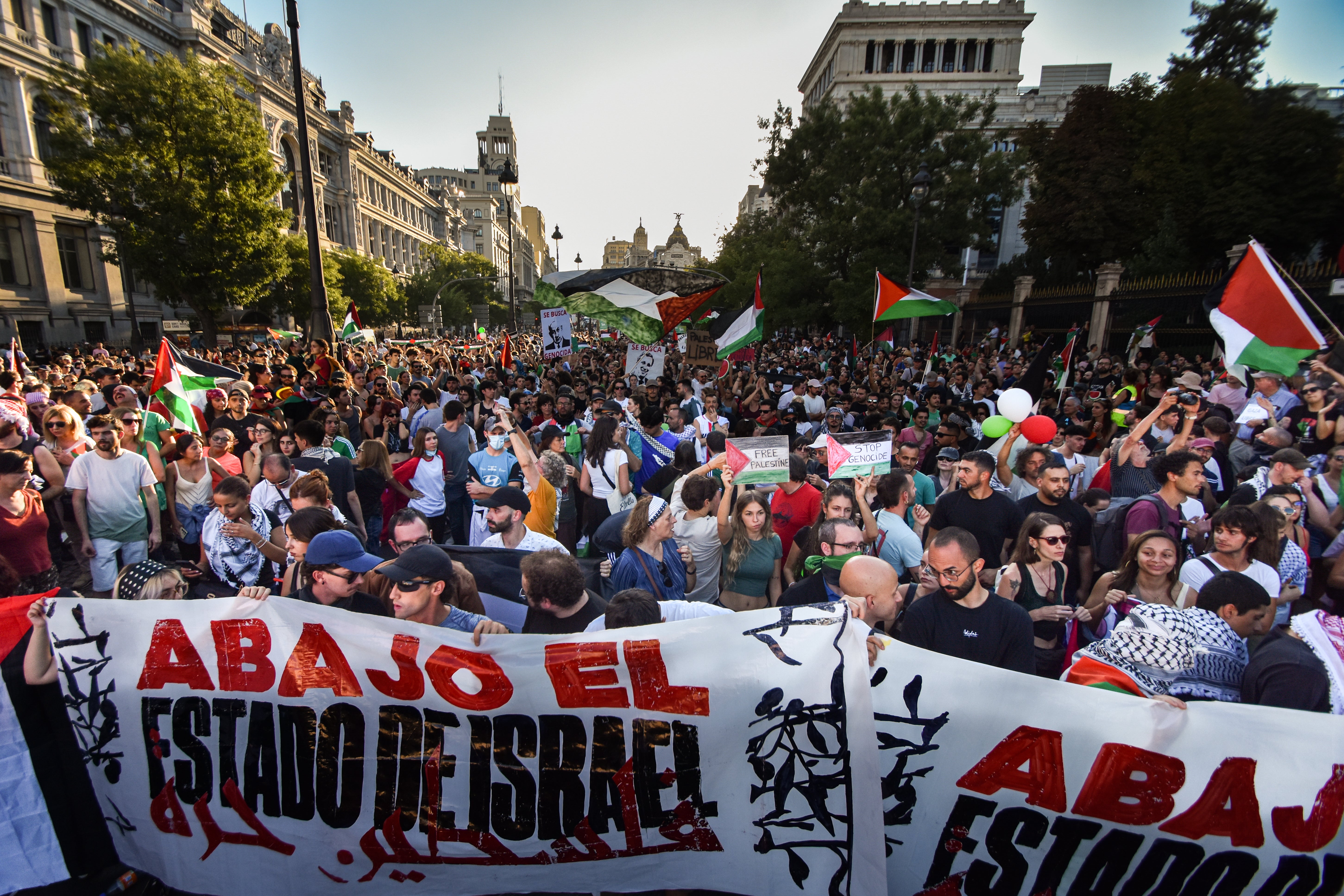 The Times destaca "el orgullo" de Pedro Sánchez por las manifestaciones pro-Palestina que cancelaron La Vuelta The Times destaca "el orgullo" de Pedro Sánchez por las manifestaciones pro-Palestina que cancelaron La Vuelta