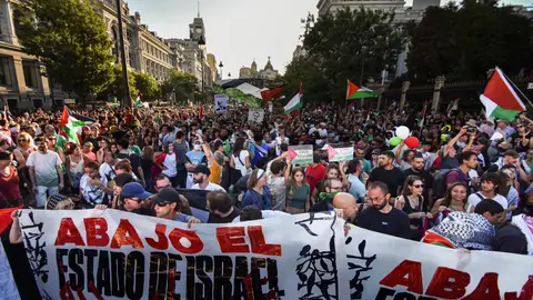 La Vuelta a España se detiene sin precedentes al cancelarse ebido a las masivas protestas pro-palestinas La Vuelta a España se detiene sin precedentes al cancelarse ebido a las masivas protestas pro-palestinas