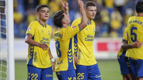 Iv&aacute;n Gil celebra un gol 