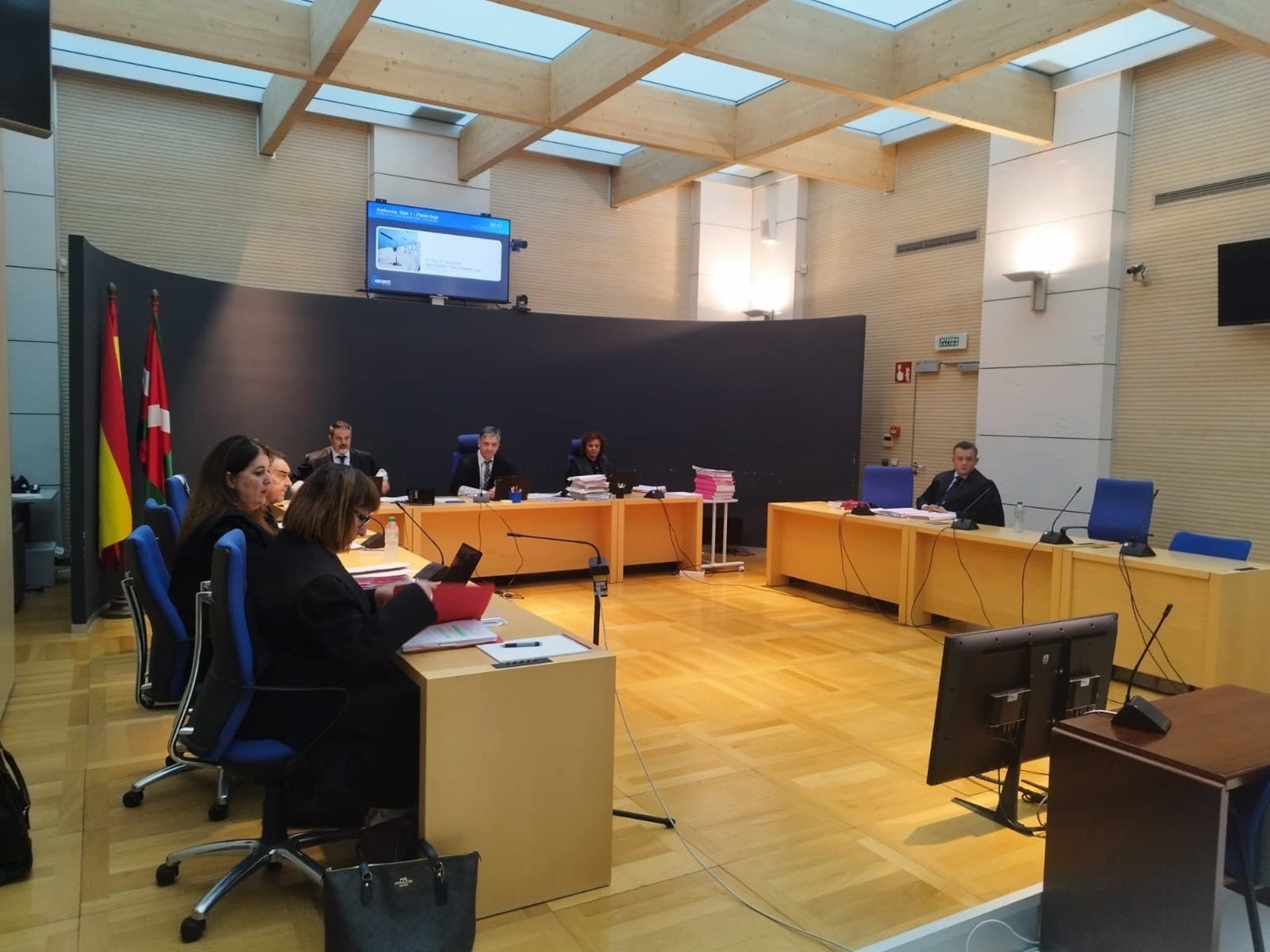 Las chicas presuntamente agredidas sexualmente por masajista en San Sebastián declaran a puerta cerrada Las chicas presuntamente agredidas sexualmente por masajista en San Sebastián declaran a puerta cerrada