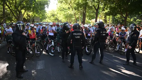 Las protestas impidieron que finalizara la última etapa de La Vuelta en Madrid Las protestas impidieron que finalizara la última etapa de La Vuelta en Madrid