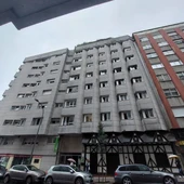 Atendidas 11 personas, 4 de ellas evacuadas al hospital, tras arder una nevera en un piso de Santiago Atendidas 11 personas, 4 de ellas evacuadas al hospital, tras arder una nevera en un piso de Santiago