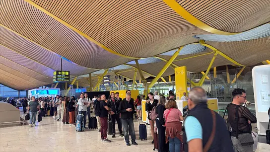 Colas de espera en Barajas este lunes 15 de septiembre de 2025 Colas de espera en Barajas este lunes 15 de septiembre de 2025/ Onda Cero