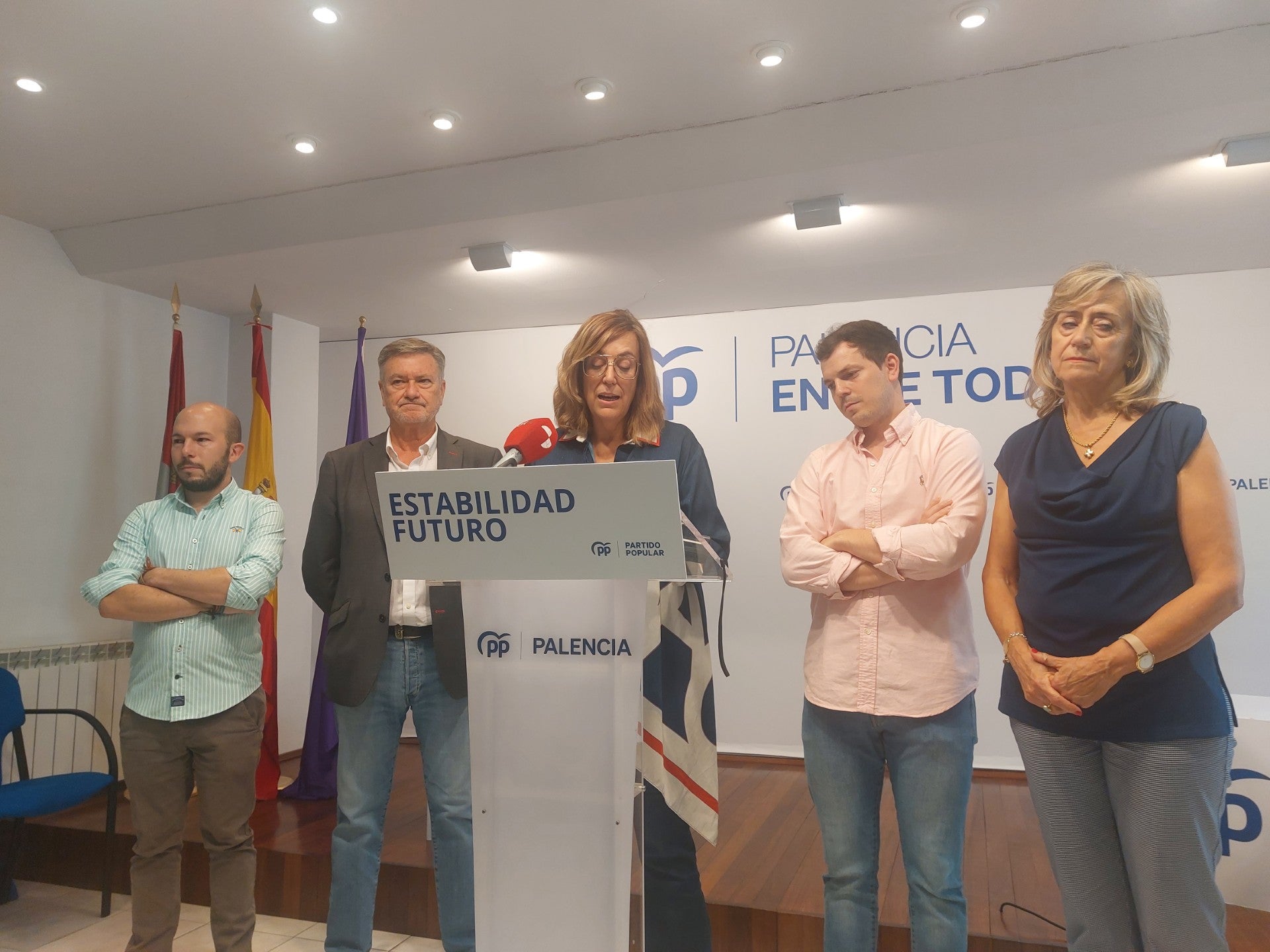 Vázquez anuncia que las elecciones en CYL se celebrarán el 15 de marzo y el PP afirma que esa jornada "es la fecha límite" Vázquez anuncia que las elecciones en CYL se celebrarán el 15 de marzo y el PP afirma que esa jornada "es la fecha límite"