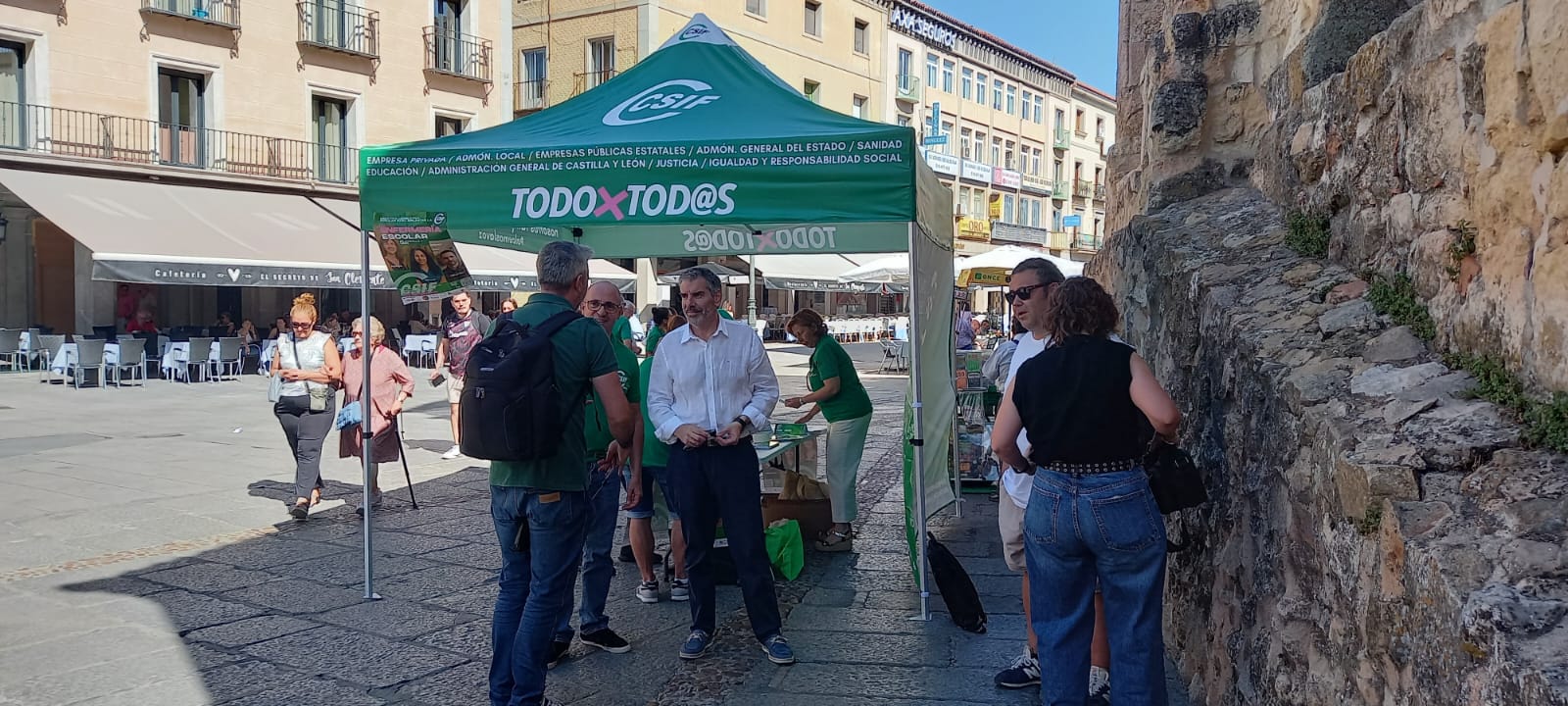 El sindicato CSIF recoge firmas para que los centros escolares tengan enfermera El sindicato CSIF recoge firmas para que los centros escolares tengan enfermera