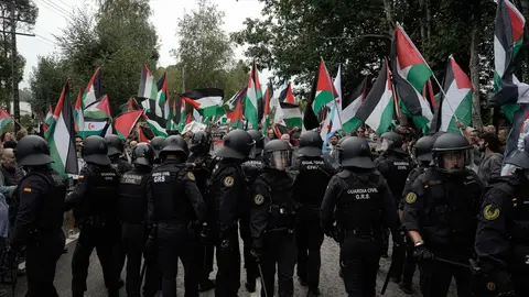 Antiviolencia propone sanciones de entre 3.000 y 4.000 euros a 17 personas por incidentes en La Vuelta Antiviolencia propone sanciones de entre 3.000 y 4.000 euros a 17 personas por incidentes en La Vuelta