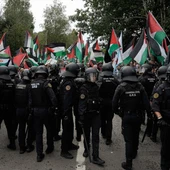 Antiviolencia propone sanciones de entre 3.000 y 4.000 euros a 17 personas por incidentes en La Vuelta Antiviolencia propone sanciones de entre 3.000 y 4.000 euros a 17 personas por incidentes en La Vuelta