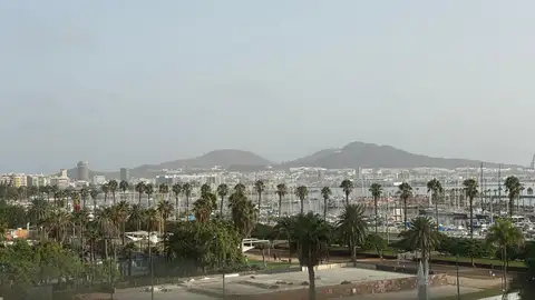 Imagen de archivo del cielo con calima sobre Las Palmas de Gran Canaria Imagen de archivo del cielo con calima sobre Las Palmas de Gran Canaria