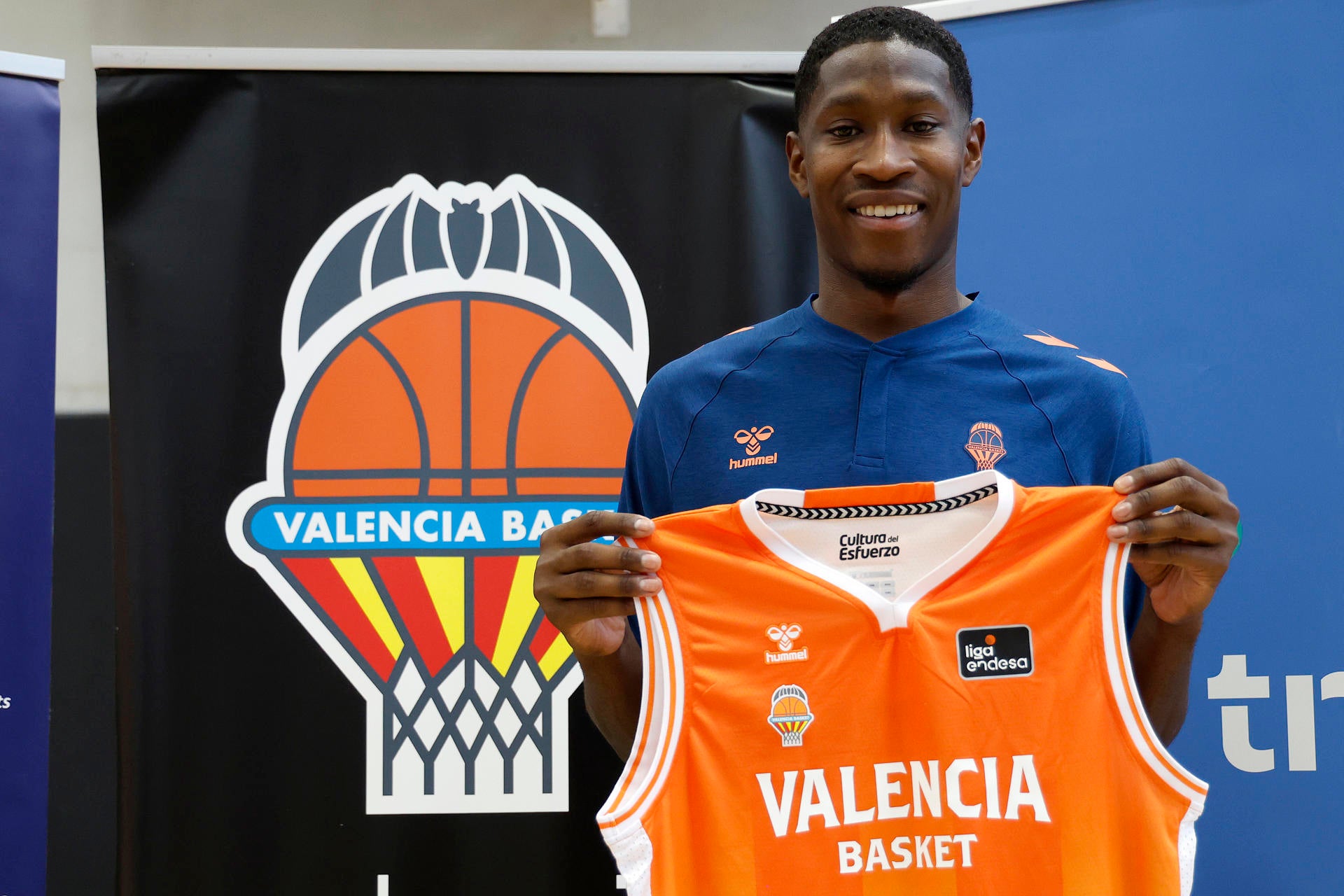 Moore: "El Valencia es perfecto para mí, por la Euroliga y por la manera de jugar de Pedro" Moore: "El Valencia es perfecto para mí, por la Euroliga y por la manera de jugar de Pedro"