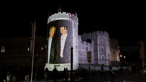 Detenidas cuatro personas por proyectar imágenes de Donald Trump y Jeffrey Epstein sobre el castillo de Windsor
