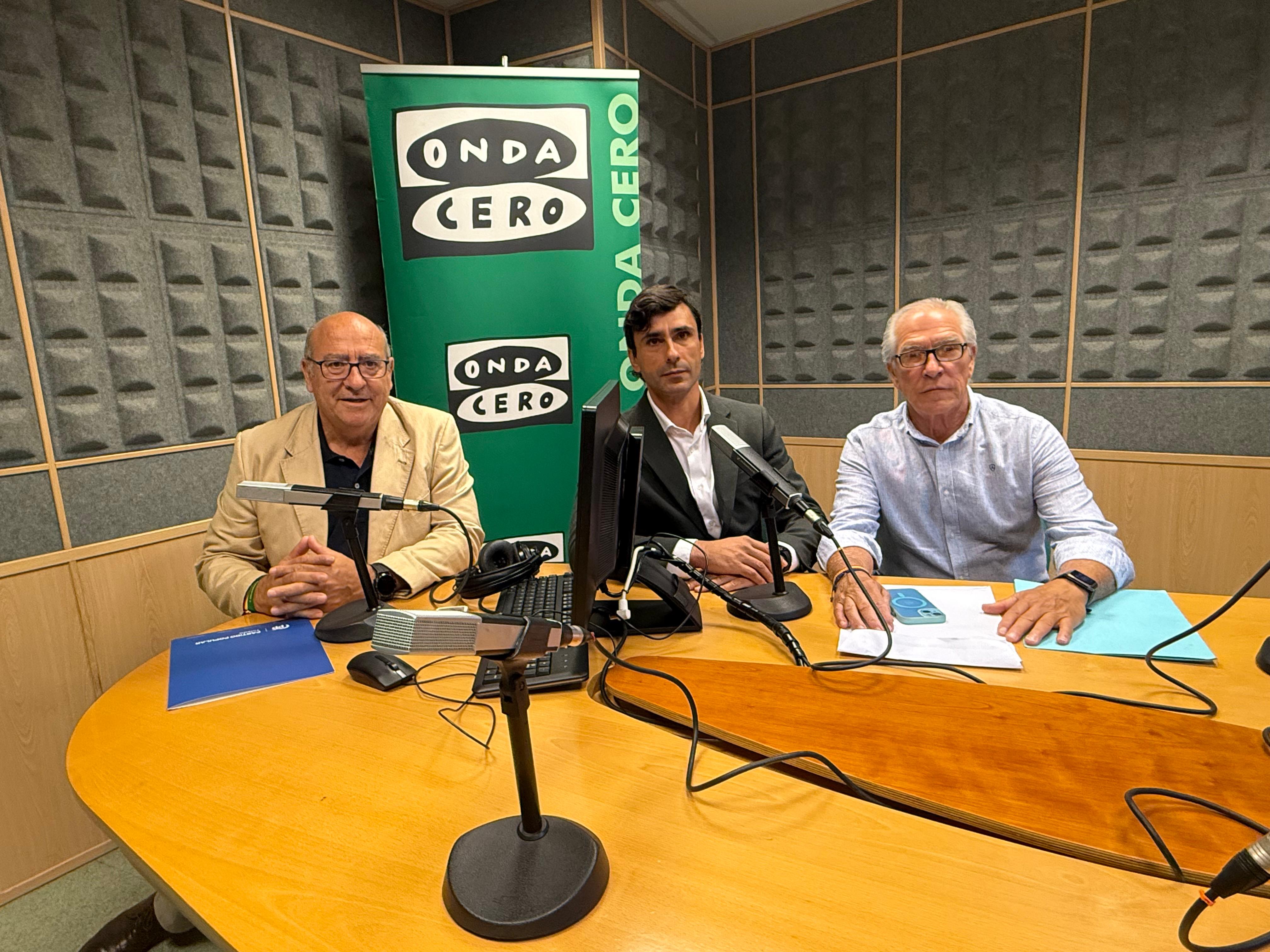 Entregan 2000 firmas de pueblos de Hormigos y El Carpio pidiendo más guardias civiles en Torrijos Entregan 2000 firmas de pueblos de Hormigos y El Carpio pidiendo más guardias civiles en Torrijos