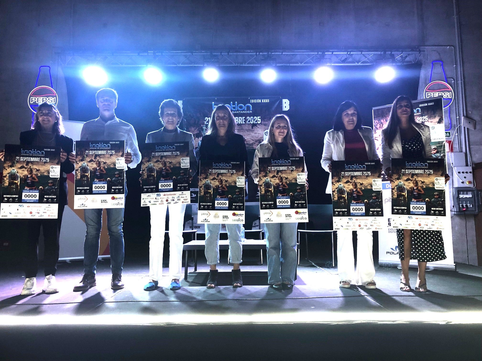 Santander acogerá este domingo 21 una nueva edición del triatlón con la participación de más de 750 atletas Santander acogerá este domingo 21 una nueva edición del triatlón con la participación de más de 750 atletas