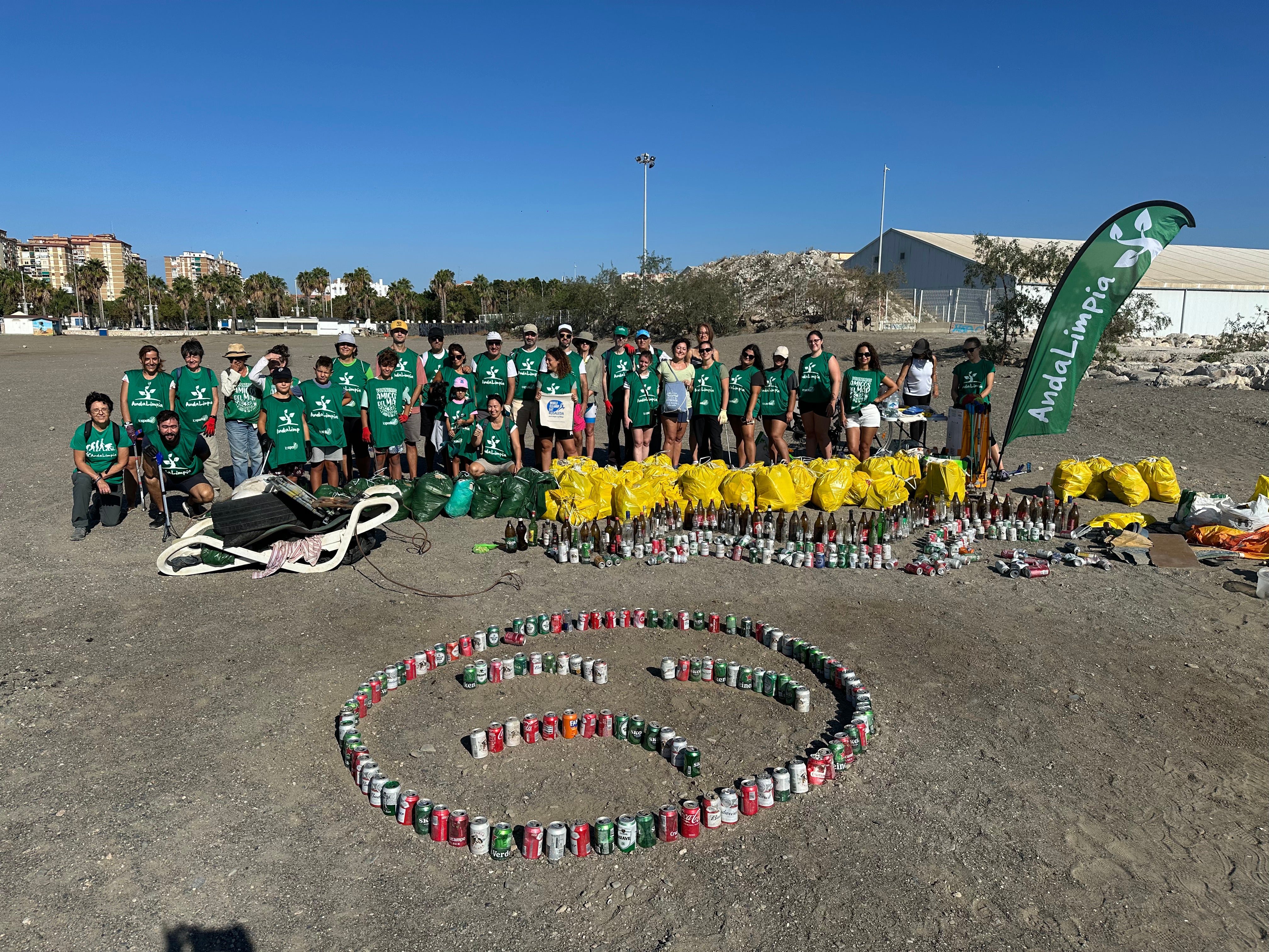 Los Patios y Rosaleda se suman al World Cleanup Day con una jornada de recogida de basuraleza Los Patios y Rosaleda se suman al World Cleanup Day con una jornada de recogida de basuraleza