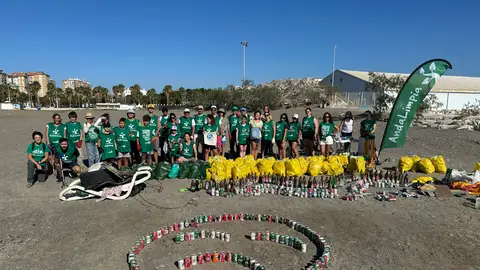 Los Patios y Rosaleda se suman al World Cleanup Day con una jornada de recogida de basuraleza Los Patios y Rosaleda se suman al World Cleanup Day con una jornada de recogida de basuraleza