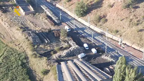 Detenidas once personas por sustracción de vías férreas y cableado en Villamuriel .
