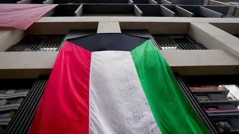 Vista de la bandera palestina en el alojamiento del equipo palestino en la Villa Olímpica de los atletas, antes de los Juegos Olímpicos de París 2024 Vista de la bandera palestina en el alojamiento del equipo palestino en la Villa Olímpica de los atletas, antes de los Juegos Olímpicos de París 2024