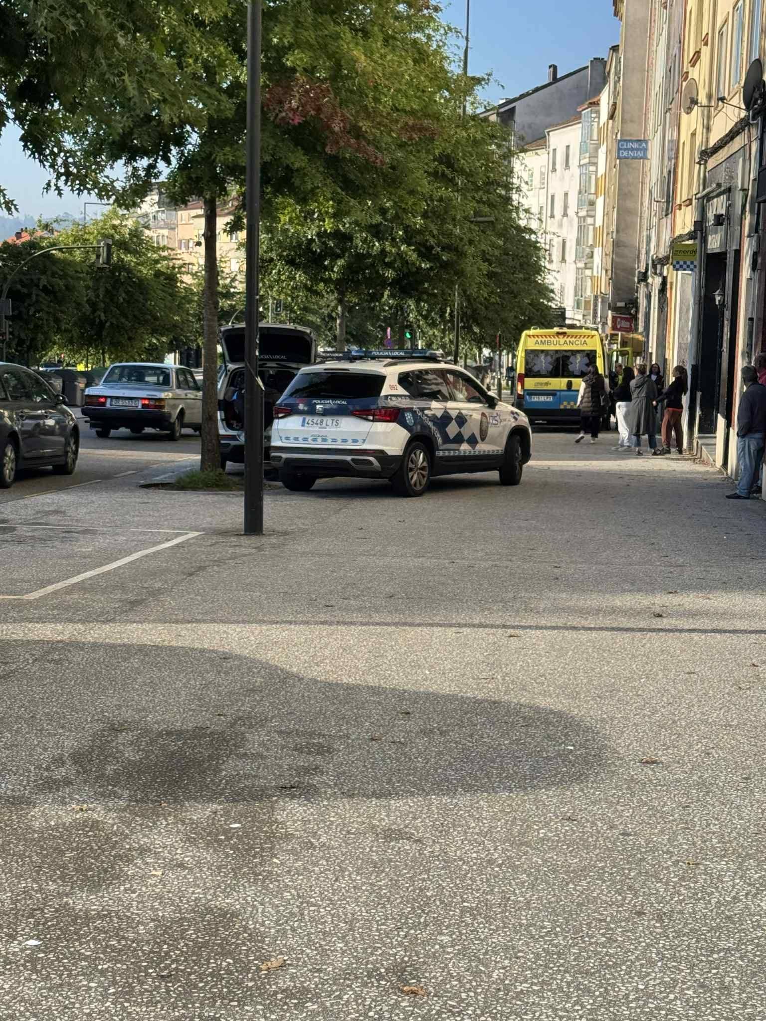 El propietario del piso desalojado en Rodríguez de Viguri: "tuvo que ser un terror vivir aquí, voy a tener que invertir 30.000 euros para reparar los desperfectos, y soy un obrero" El propietario del piso desalojado en Rodríguez de Viguri: "tuvo que ser un terror vivir aquí, voy a tener que invertir 30.000 euros para reparar los desperfectos, y soy un obrero"