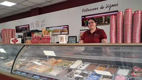 Nadya, trabajadora de Llinares en Patraix. Nadya, trabajadora de Llinares en Patraix.