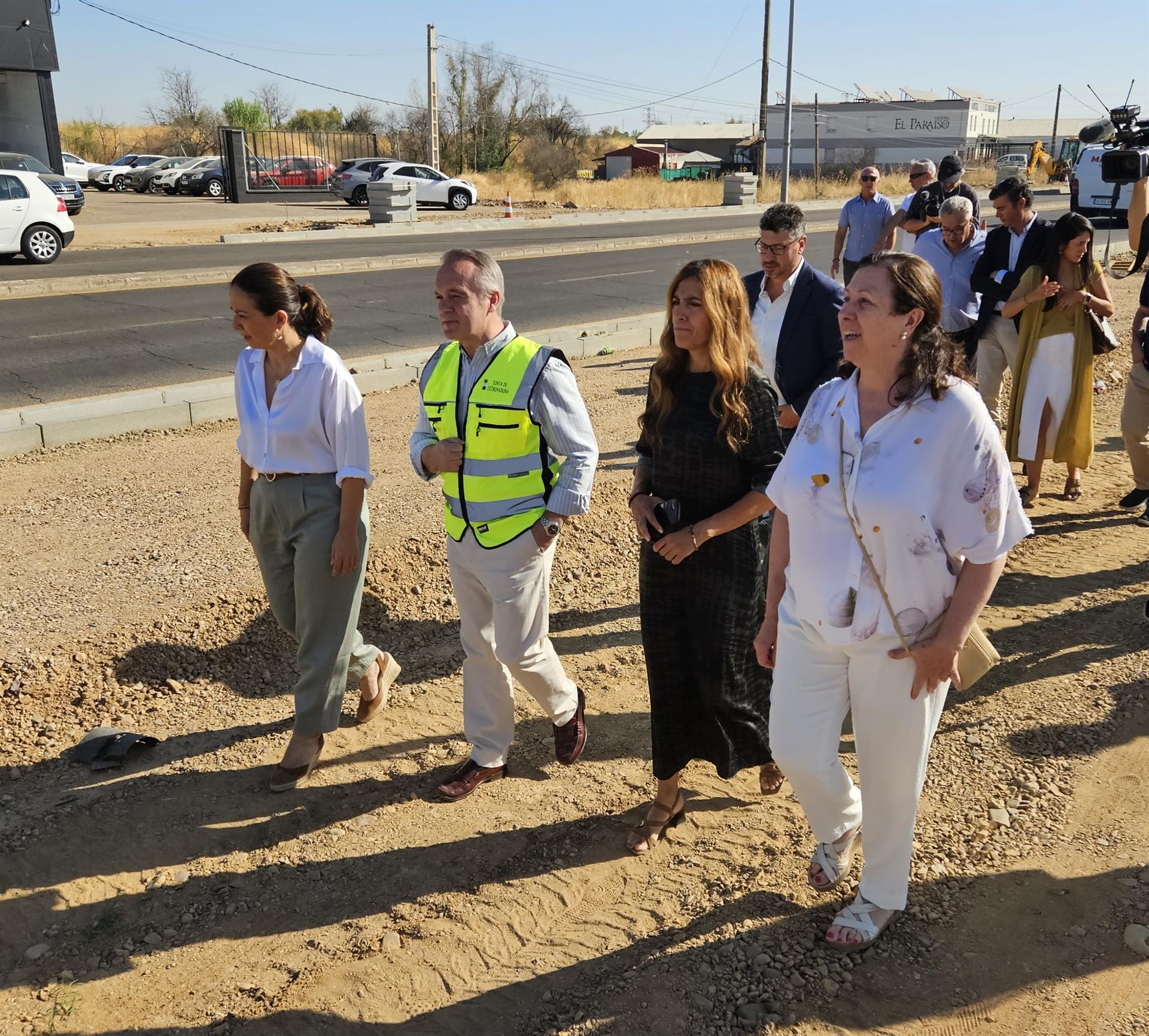 El carril bici y peatonal que unirá Don Benito y Villanueva estará finalizado este año El carril bici y peatonal que unirá Don Benito y Villanueva estará finalizado este año