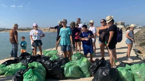 Seis municipios se suman a la jornada por el D&iacute;a Mundial de la Limpieza a favor de la conservaci&oacute;n del entorno natural en la Vega Baja