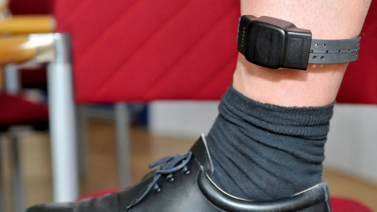Las víctimas denuncian las deficiencias de las pulseras antimaltrato: "Por qué no pueden tener las mujeres en riesgo la mejor tecnología"