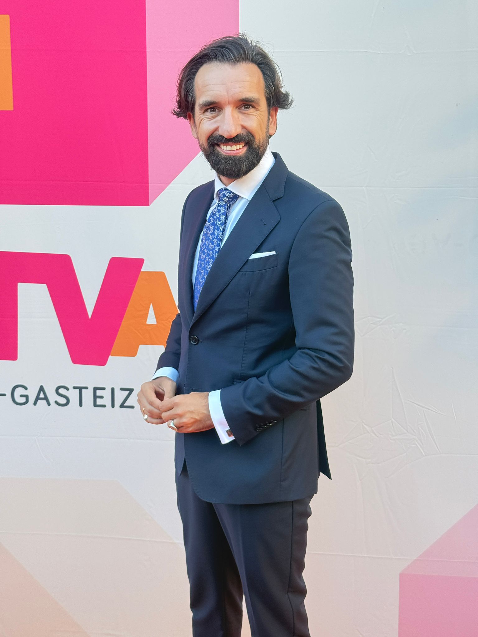 Miguel Lago: "La sociedad española es, históricamente, mejor que sus dirigentes" Miguel Lago: "La sociedad española es, históricamente, mejor que sus dirigentes"