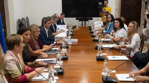 El president de la Generalitat, Carlos Mazón, preside la Mesa de Diálogo Social, en el Palau de la Generalitat, a 19 de septiembre de 2025, en Valencia. El president de la Generalitat, Carlos Mazón, preside la Mesa de Diálogo Social, en el Palau de la Generalitat, a 19 de septiembre de 2025, en Valencia.