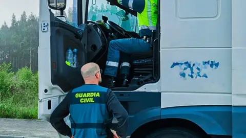 Investigan a un profesor de autoescuela de Santiago por impartir clases prácticas sin el certificado necesario Investigan a un profesor de autoescuela de Santiago por impartir clases prácticas sin el certificado necesario