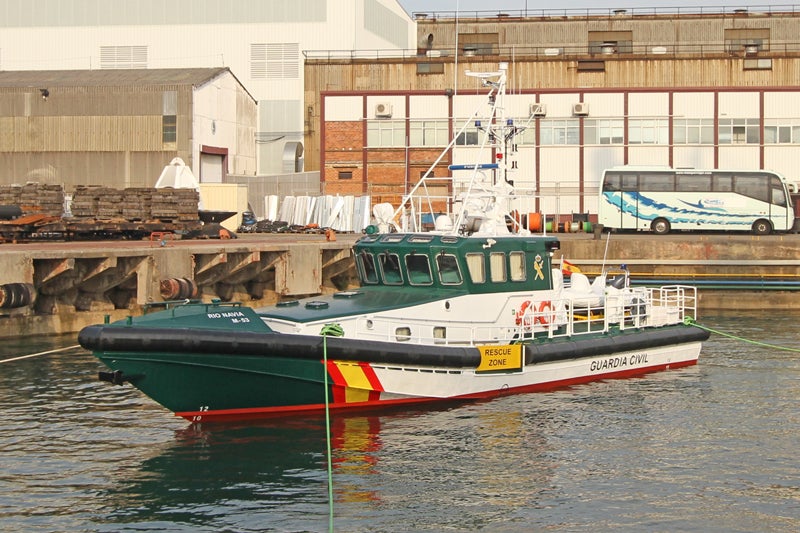 Muere un ocupante de una narcolancha al colisionar con una embarcación de la Guardia Civil Muere un ocupante de una narcolancha al colisionar con una embarcación de la Guardia Civil