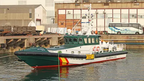Muere un ocupante de una narcolancha al colisionar con una embarcación de la Guardia Civil