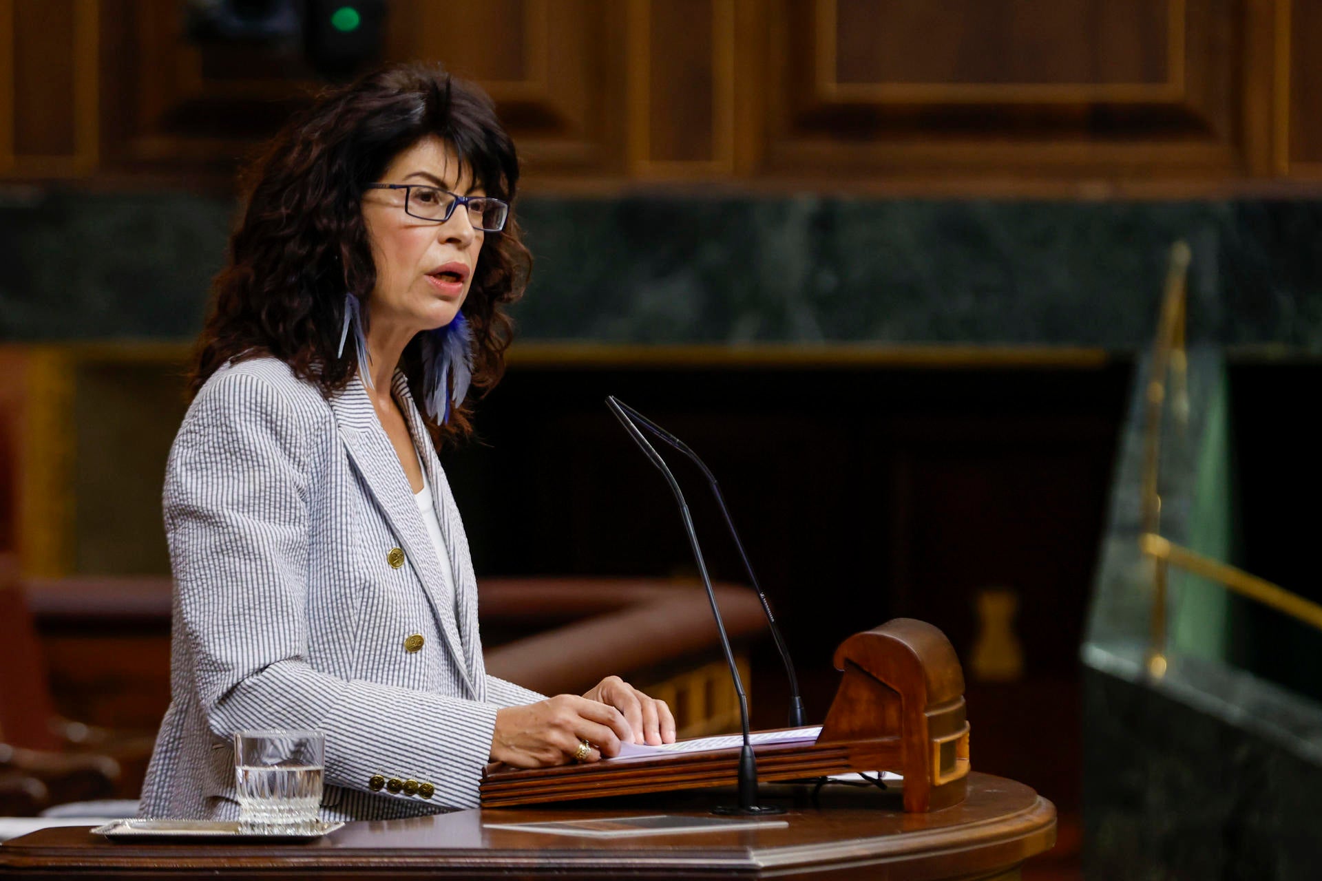 Una asociación de mujeres juristas afirma que el cambio de pulseras desprotegió a las víctimas; el Gobierno insiste en su seguridad Una asociación de mujeres juristas afirma que el cambio de pulseras desprotegió a las víctimas; el Gobierno insiste en su seguridad