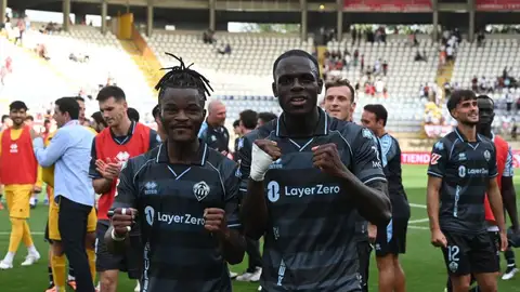 Cipenga y Doué celebran la victoria del Castellón en el Reino de León Cipenga y Doué celebran la victoria del Castellón en el Reino de León