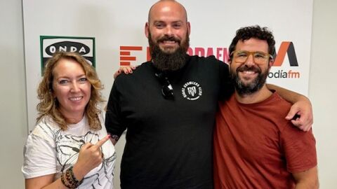 Pere (centro) y Rafel (derecha), de la banda mallorquina BOC, junto a Elka Dimitrova Pere (centro) y Rafel (derecha), de la banda mallorquina BOC, junto a Elka Dimitrova