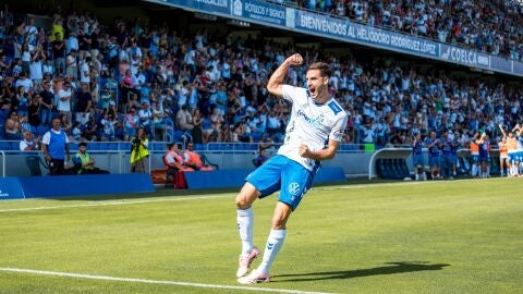 Jes&uacute;s de Miguel celebra un gol
