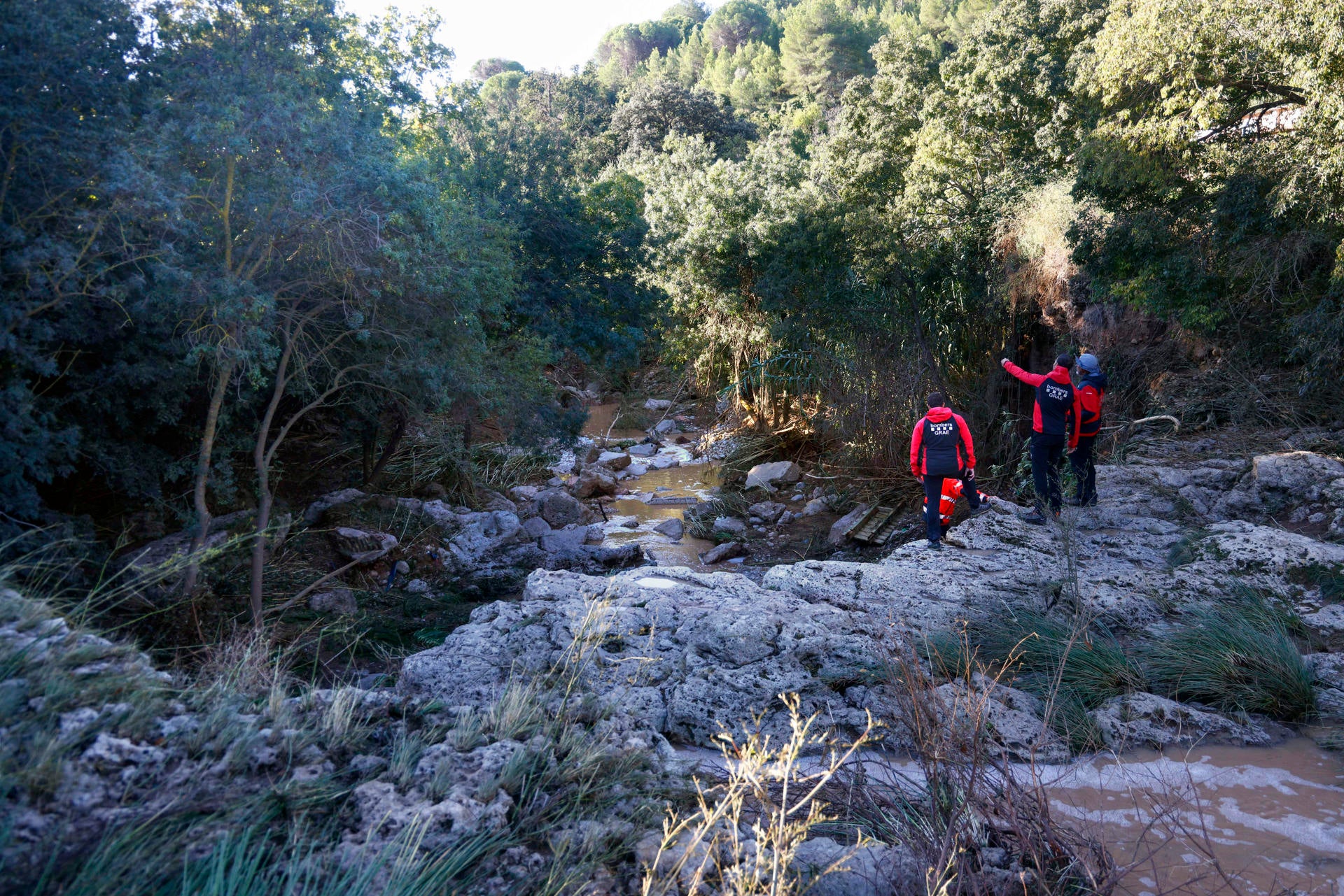Encuentran un segundo cadáver en la zona en la que buscaban al padre del menor arrastrado por las riadas en Cataluña Encuentran un segundo cadáver en la zona en la que buscaban al padre del menor arrastrado por las riadas en Cataluña