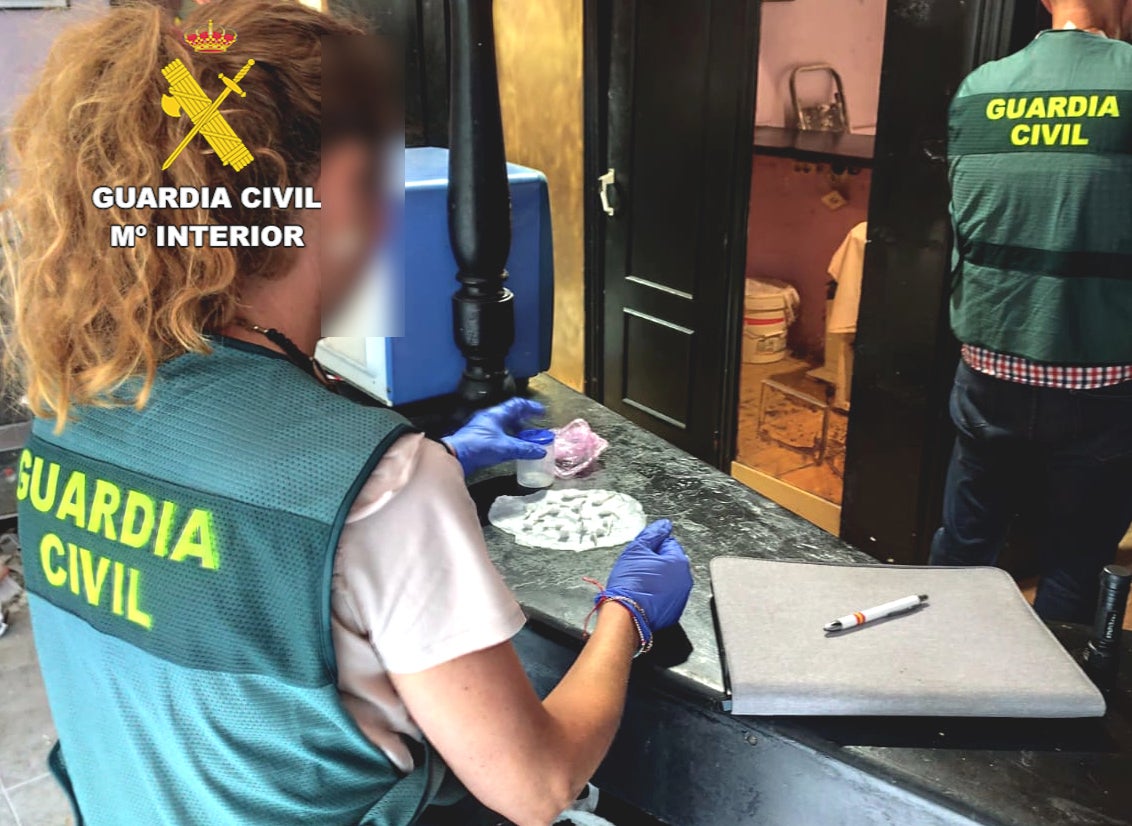 Detenidas cinco personas por presuntos delitos de tráfico de drogas al menudeo en Cantabria Detenidas cinco personas por presuntos delitos de tráfico de drogas al menudeo en Cantabria