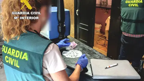 Detenidas cinco personas por presuntos delitos de tráfico de drogas al menudeo en Cantabria Detenidas cinco personas por presuntos delitos de tráfico de drogas al menudeo en Cantabria