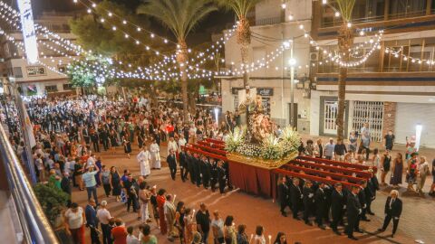 Imagen de la procesi&oacute;n de la patrona del municipio de Dolores