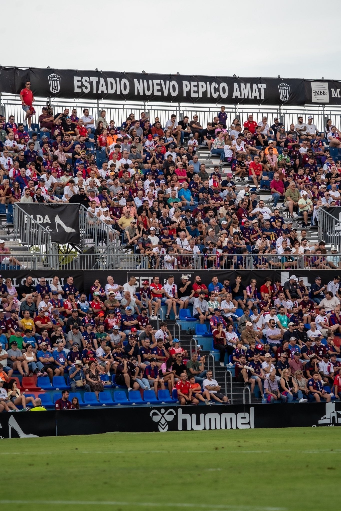 Los abonados del Eldense pagarán entre 15 y 35 euros ante la Real Sociedad Los abonados del Eldense pagarán entre 15 y 35 euros ante la Real Sociedad