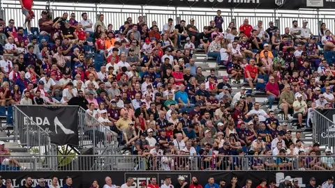 La afición del Eldense, en el duelo ante el Sevilla Atlético. La afición del Eldense, en el duelo ante el Sevilla Atlético.