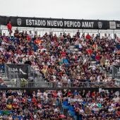 La afición del Eldense, en el duelo ante el Sevilla Atlético.