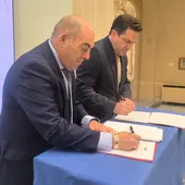 Lorenzo Amor y Miguel Ángel Valverde durante la firma del convenio Lorenzo Amor y Miguel Ángel Valverde durante la firma del convenio