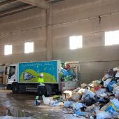La empresa de gestión de residuos ha trasladado el material decomisado a la planta de Cervera para su destrucción. 